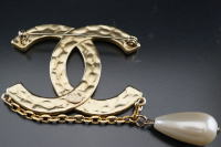 シャネル　ブローチ回転ピン
取り付け修理